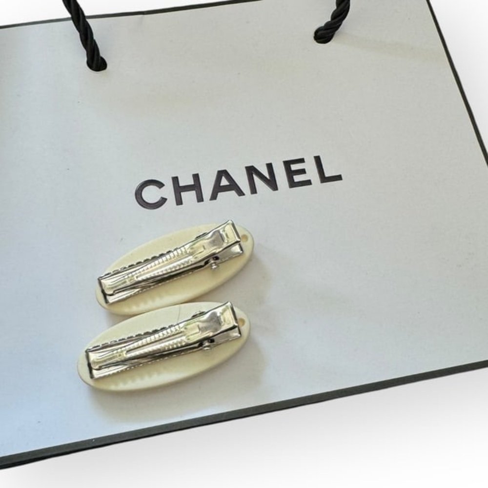 CHANEL 2Pc Cream/White Rhinestone CC Oval L.A.C Hair Clips - Picture 2 of 3